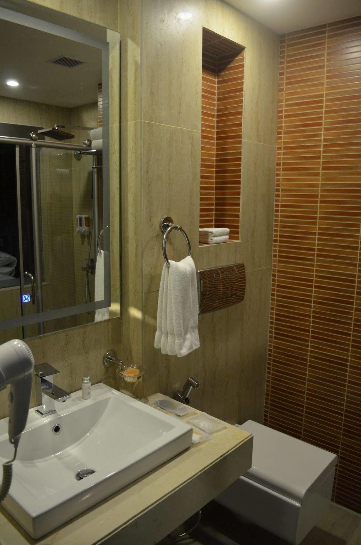 Hotel Zone By The Park, Orr, Chennai Extérieur photo