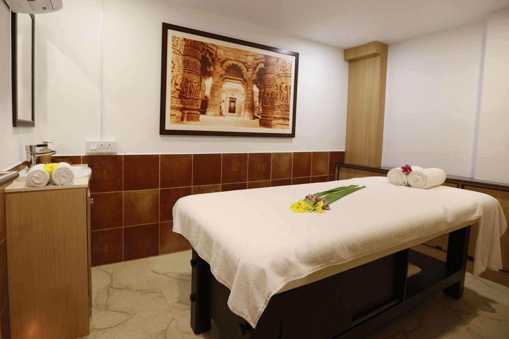 Hotel Zone By The Park, Orr, Chennai Extérieur photo