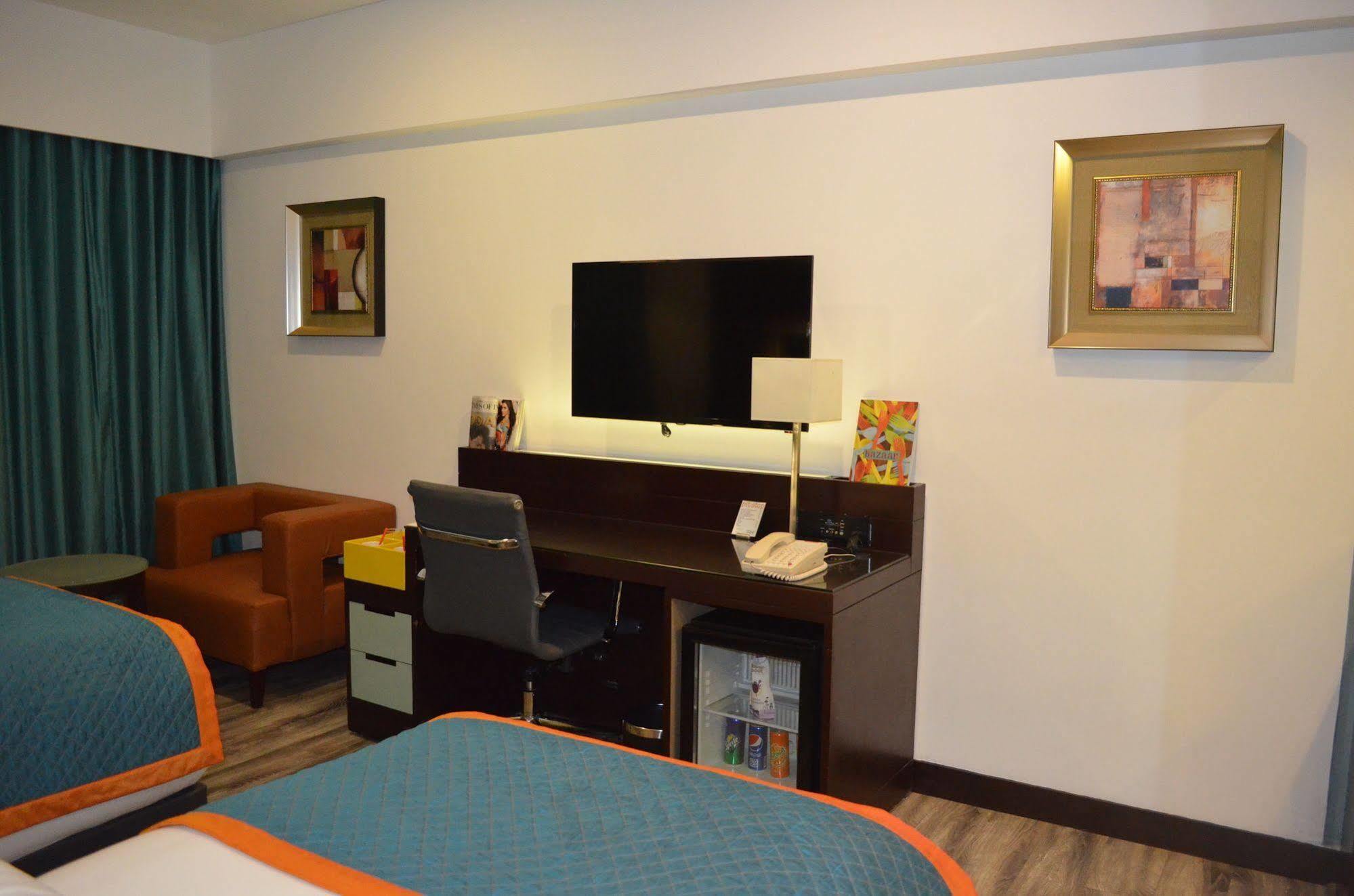 Hotel Zone By The Park, Orr, Chennai Extérieur photo